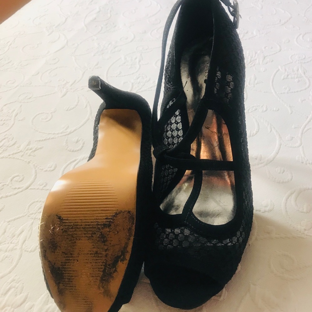 Shoes - Picture 3 of 4